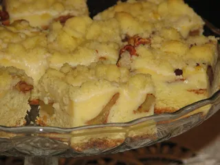 Ciasto drożdżowe z jabłkami, budyniem i kruszonką - 3