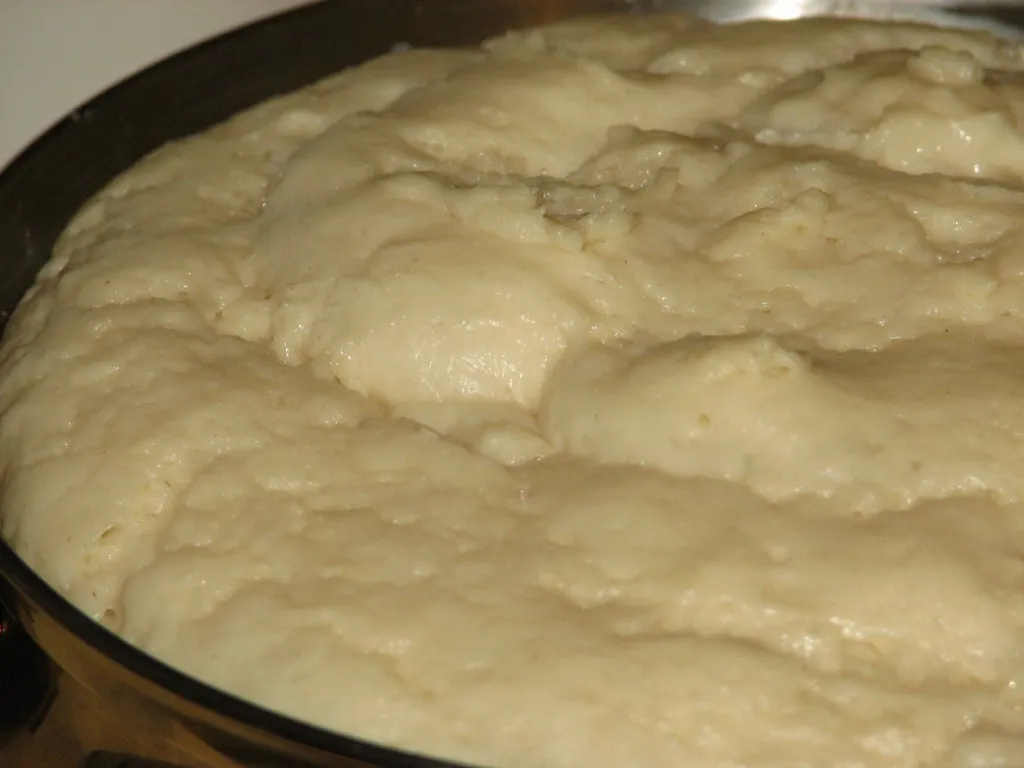 Ciasto drożdżowe z jabłkami, budyniem i kruszonką