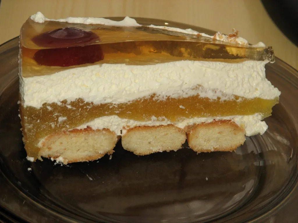 Owocowo-warstwowy torcik z lekką masą mascarpone