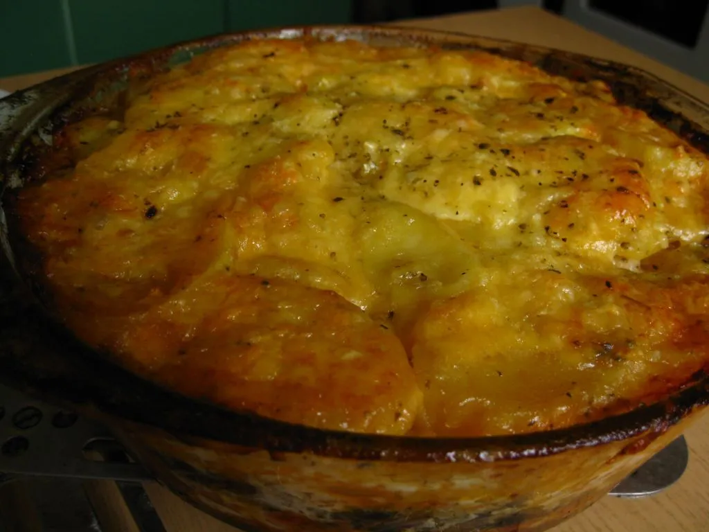 Zapiekanka ziemniaczana z mięsem mielonym i pieczarkami