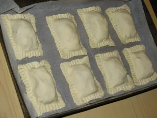 Pakieciki z szynką i żółtym serem w cieście francuskim - 12