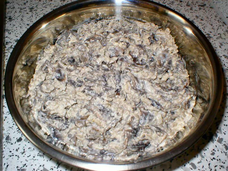 Sałatka czosnkowo-pieczarkowa