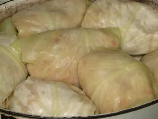 Gołąbki z pomidorem i metką łososiową w białym sosie - 10