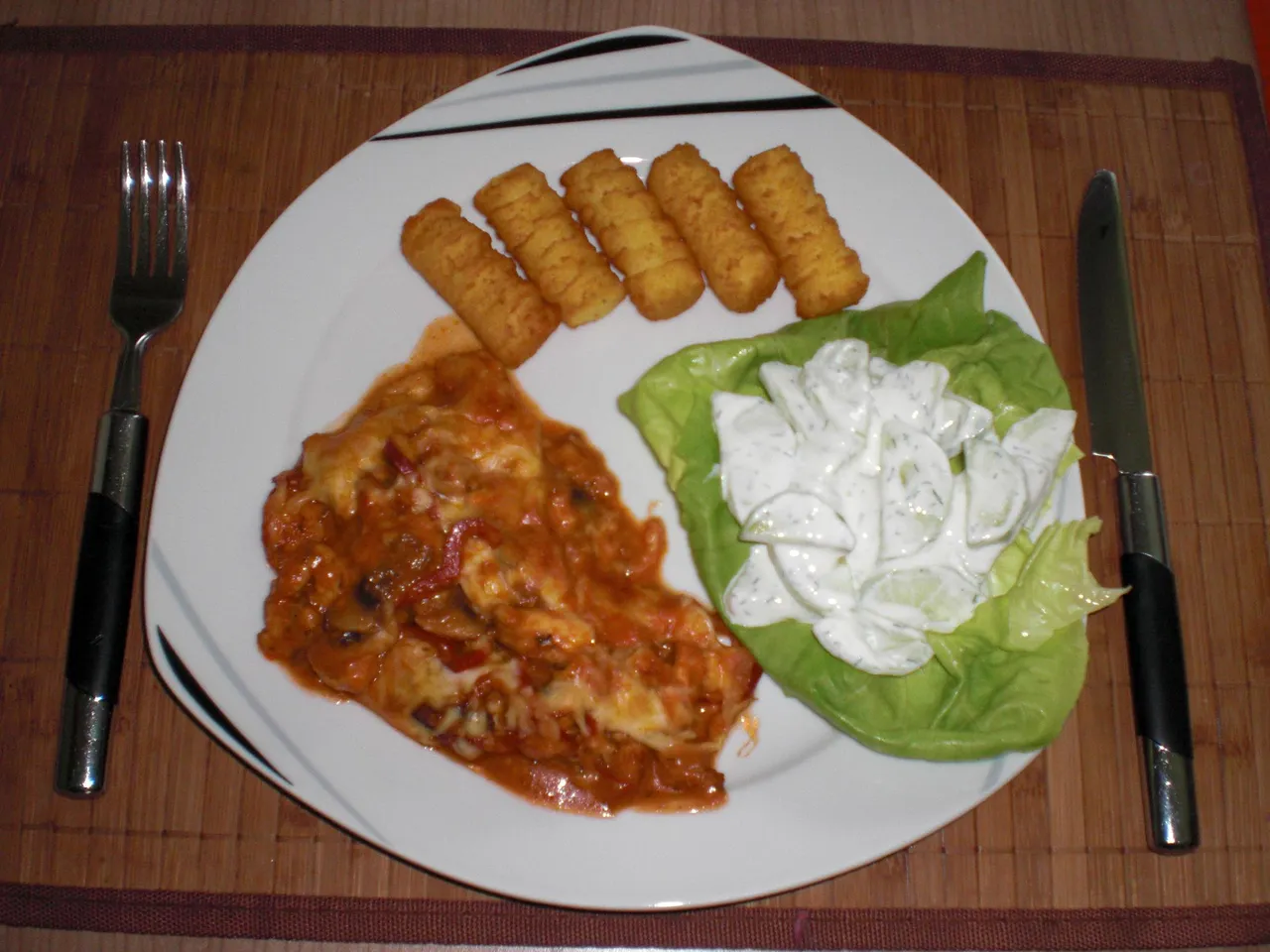 Gyros w sosie Metaxa zapiekany z serem