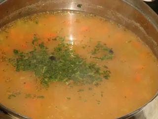 Dietetyczna zupa gulaszowa drobiowa na kolorowo - 7