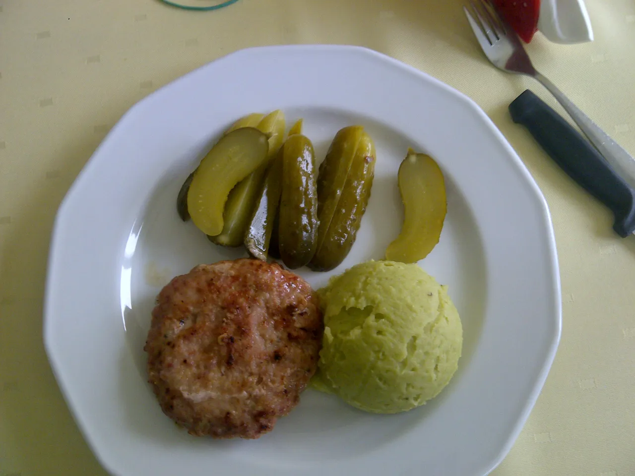 Kotlet mielony z ziemniakami