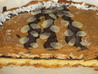 Wielkanocny mazurek z pyszną kajmakową masą - 14