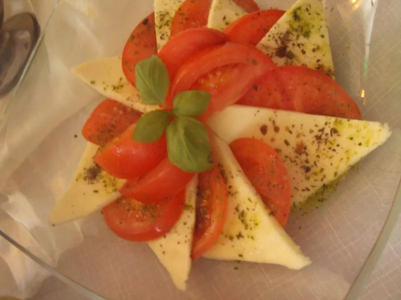 Caprese z mozzarellą