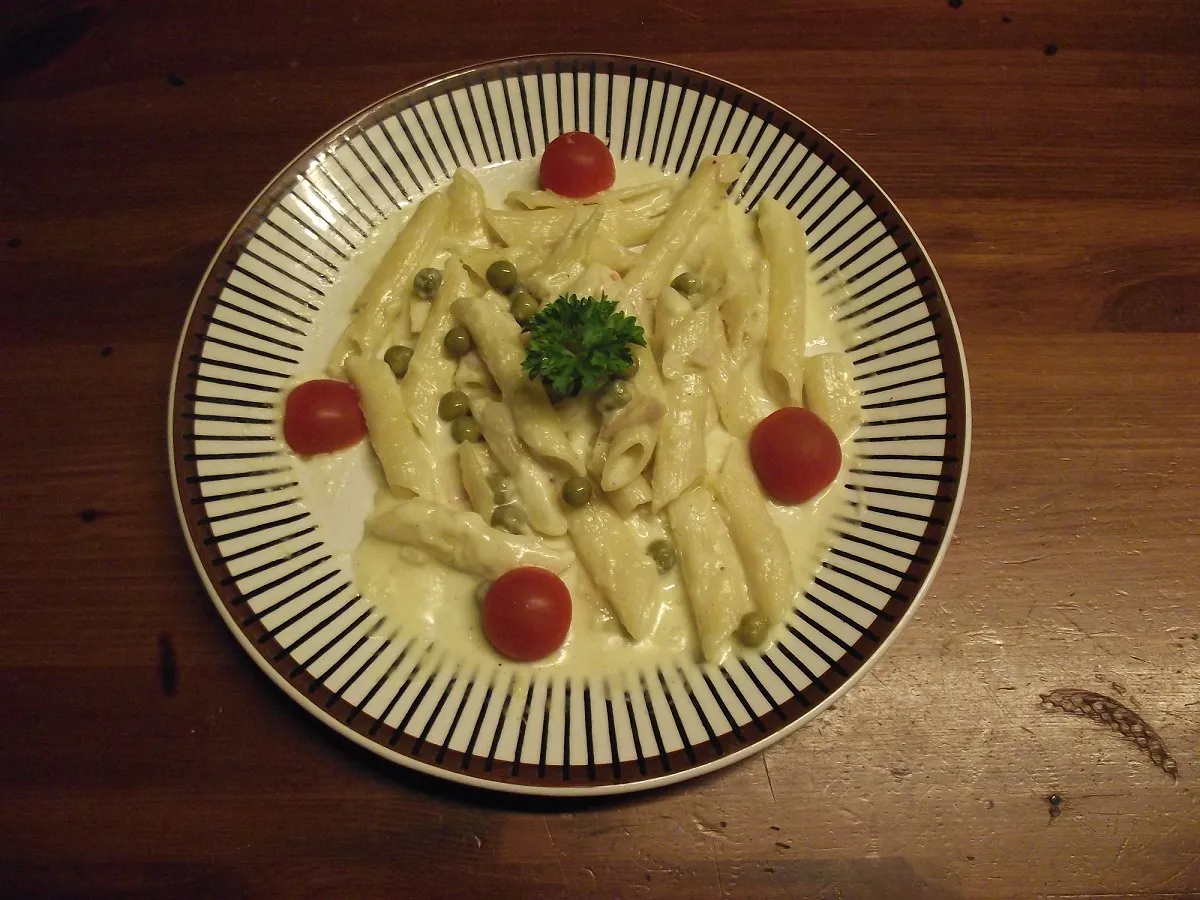 Makaron rurki w sosie