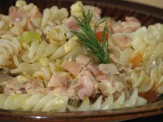 Szybka zapiekanka makaronowa z wędzonym kurczakiem - 1