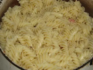 Szybka zapiekanka makaronowa z wędzonym kurczakiem - 10