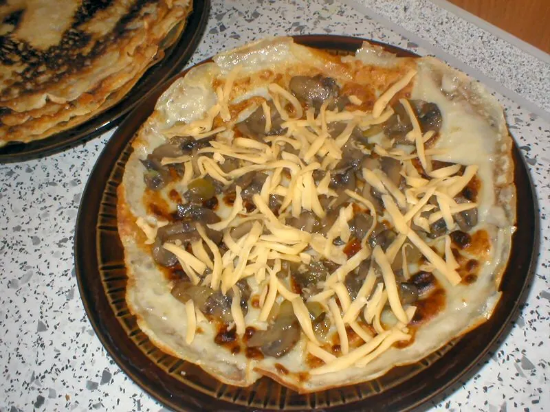 Zapiekane naleśniki z pieczarkami