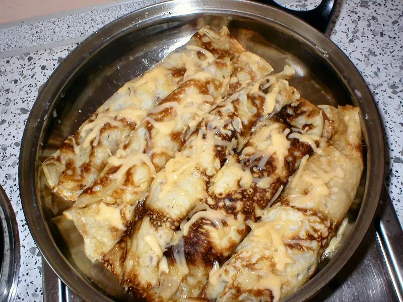 Zapiekane naleśniki z pieczarkami