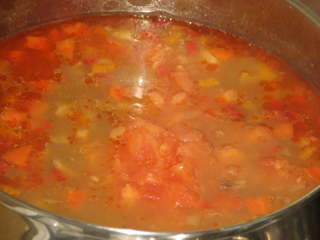 Pożywna zupa gulaszowa