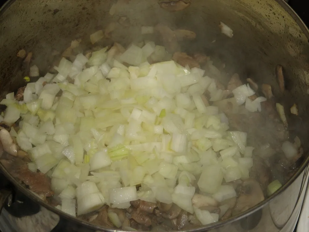 Pożywna zupa gulaszowa