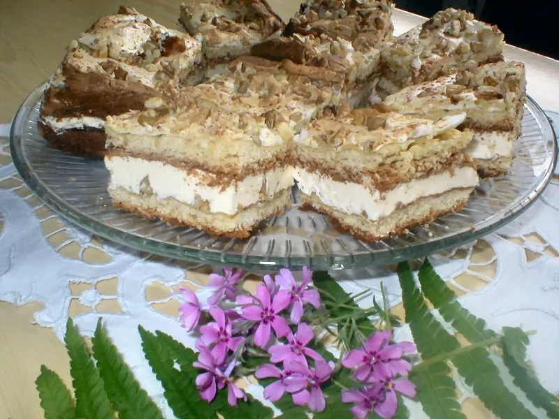 Orzechowa kremówka