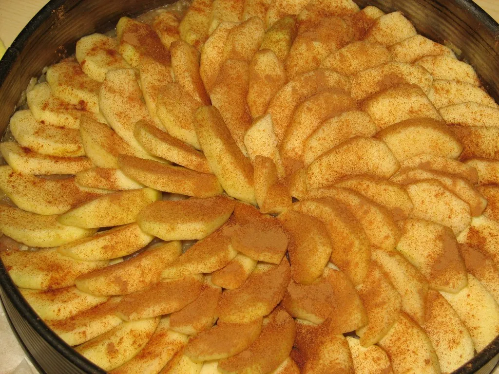Dietetyczna szarlotka na orkiszowym spodzie