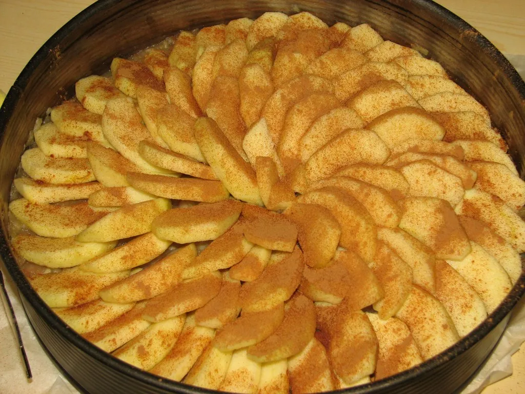 Dietetyczna szarlotka na orkiszowym spodzie