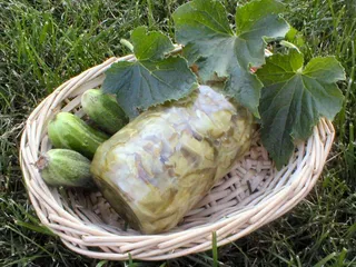 Sałatka z zielonych ogórków - 1