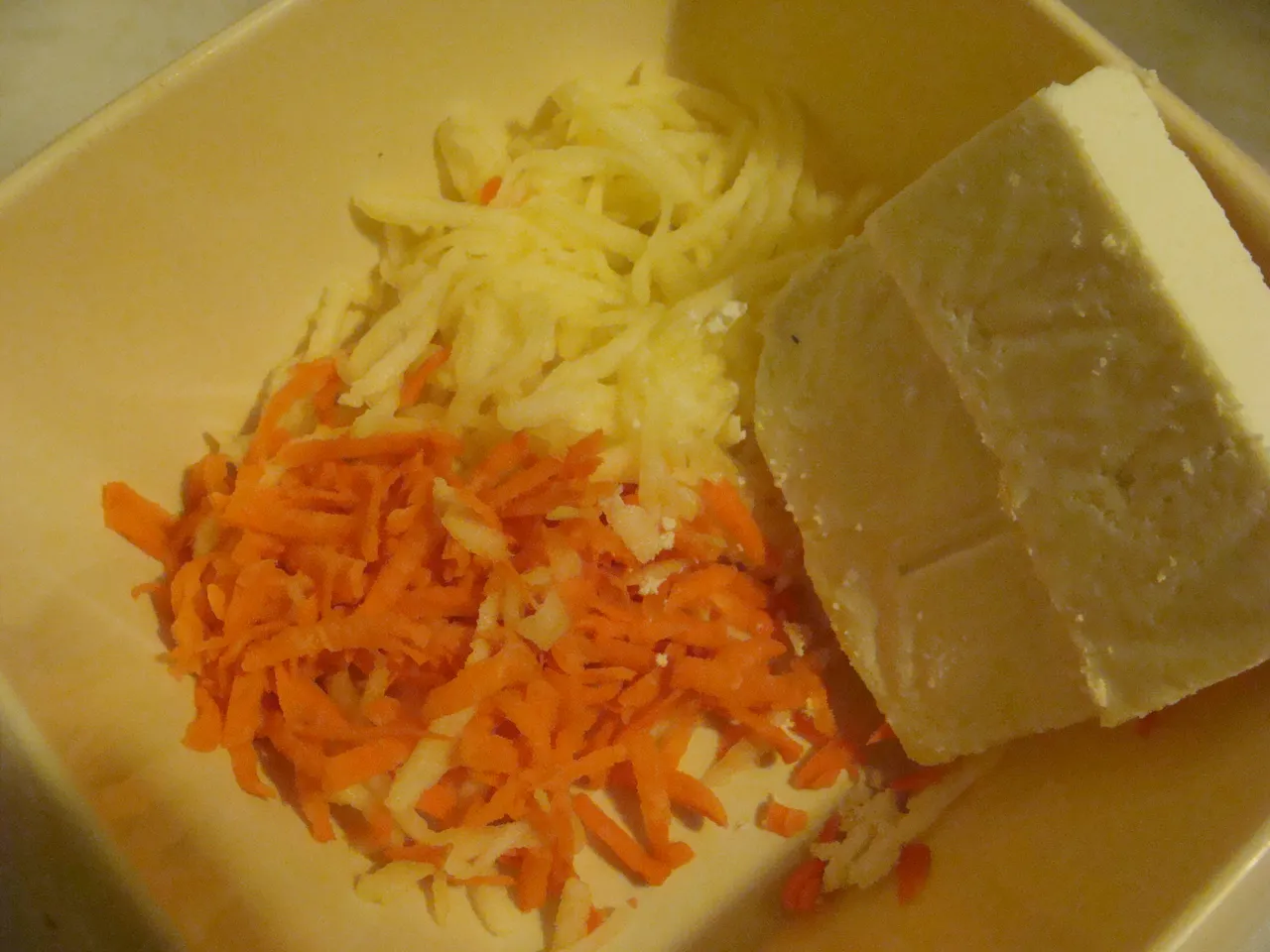 Pasta z sera twarogowego z marchwią i jabłkiem