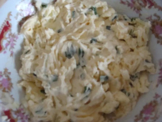 Pasta z sera topionego i masła roślinnego