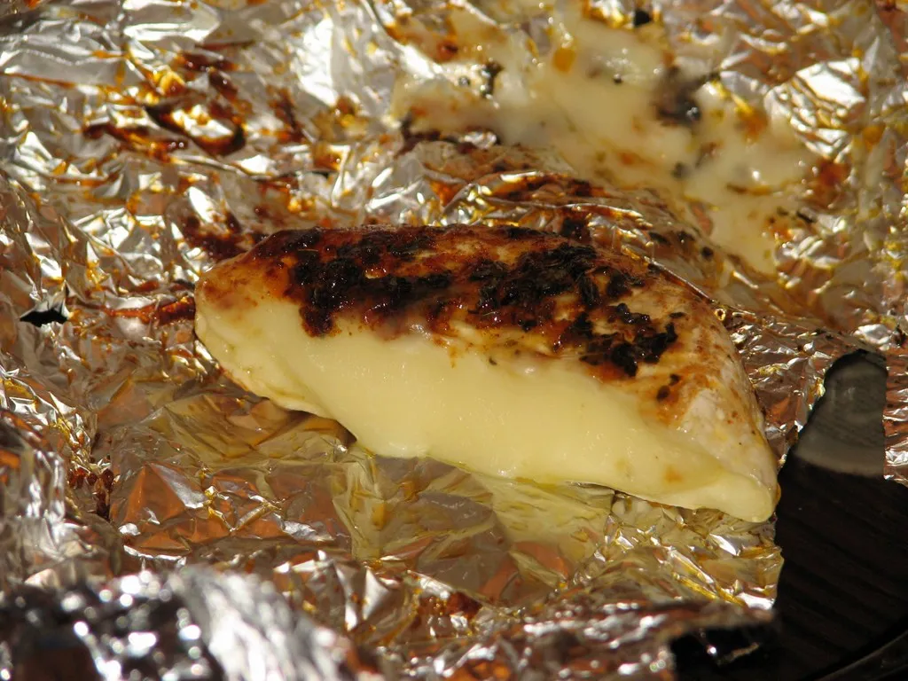 Camembert w ziołach z grilla