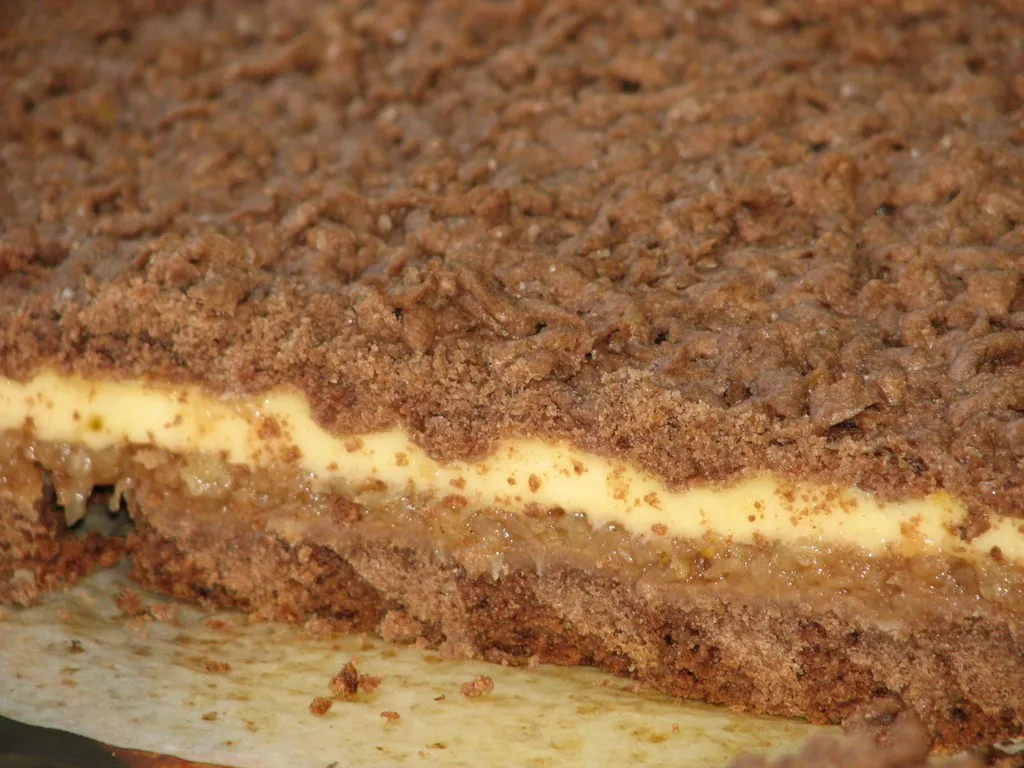 Kakaowa szarlotka z budyniem
