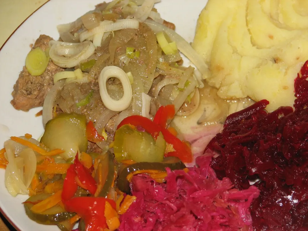 Wołowina w cebuli i porze