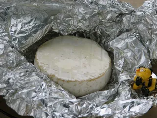 Miodowy camembert z grilla - 2