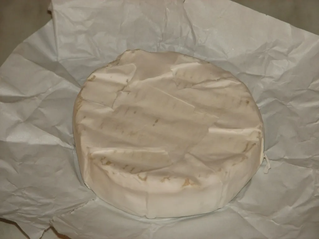 Miodowy camembert z grilla
