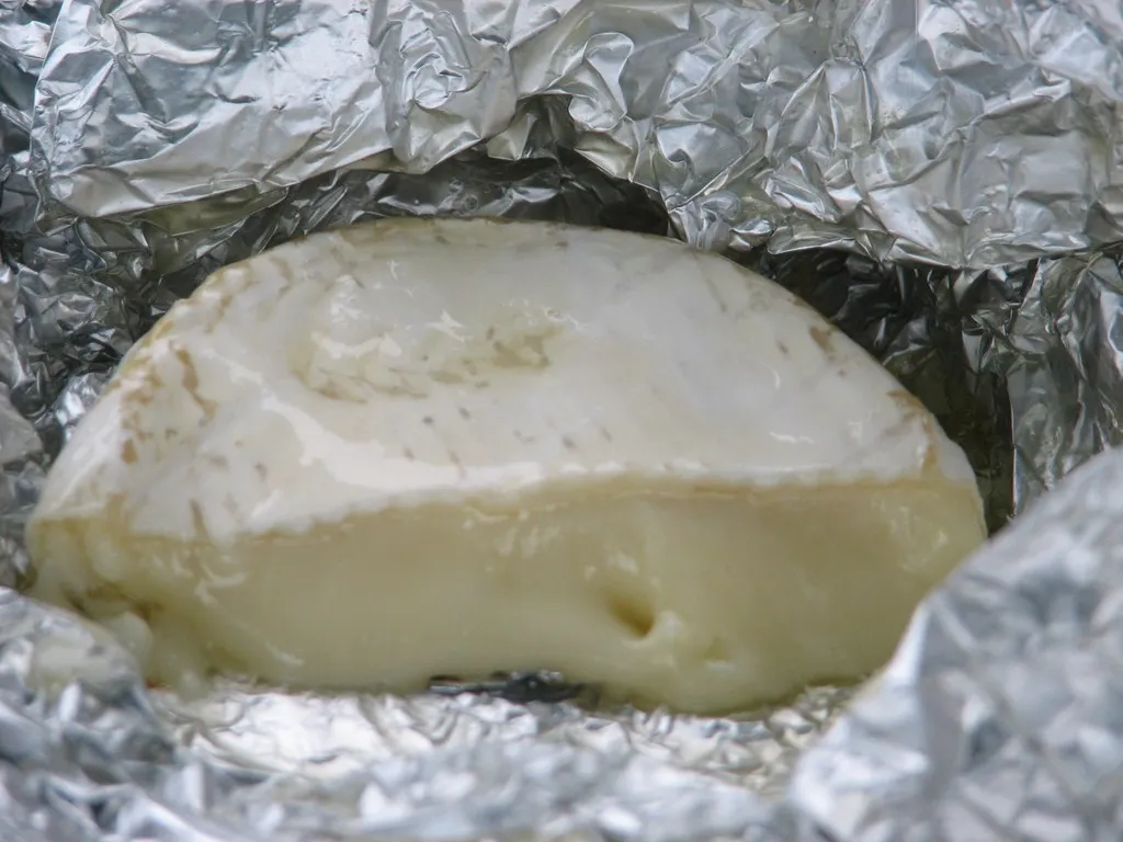 Miodowy camembert z grilla