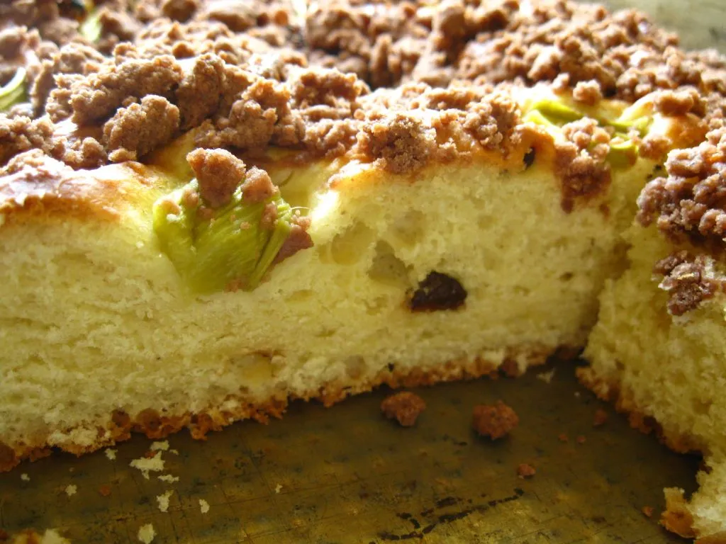 Ciasto drożdżowe z kruszonką i rabarbarem