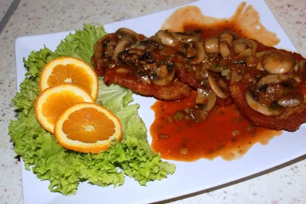 Schab z pieczarkami w sosie chińskim