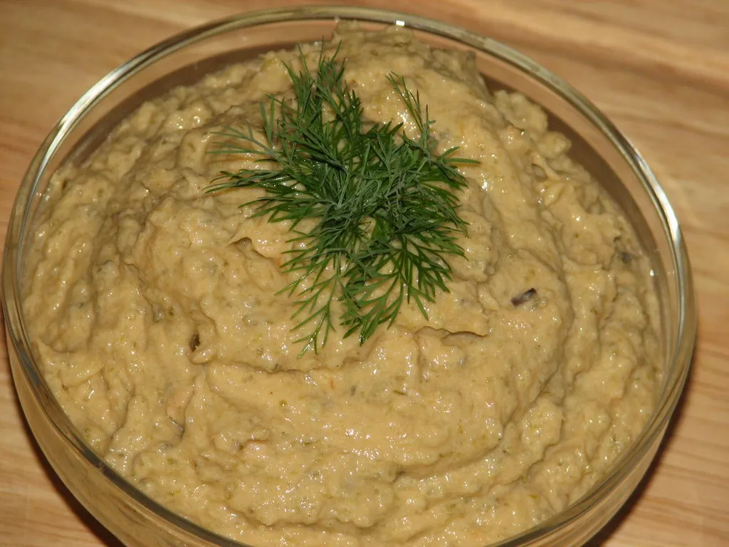 Pasta z ogórków kiszonych i łososia