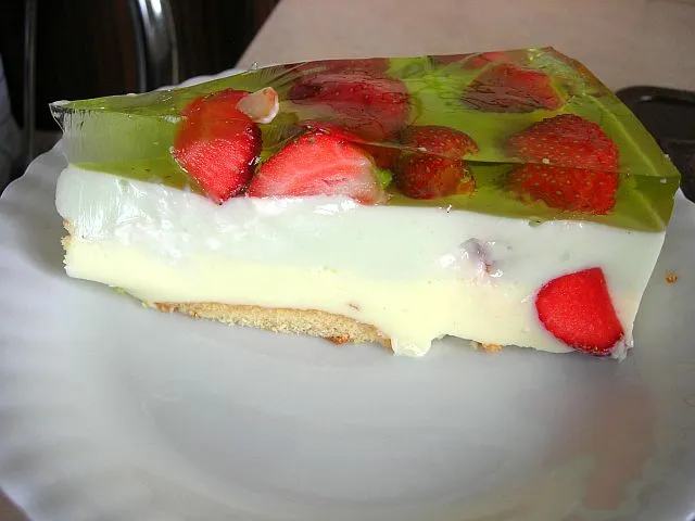Sernik z truskawkami