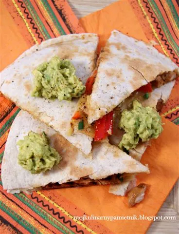 Quesadilla z boczkiem i kurczakiem