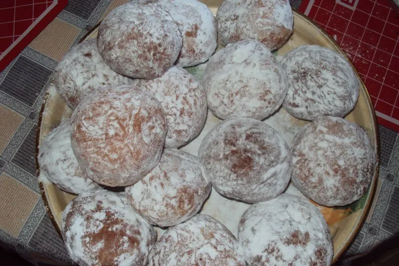 Pączki z nadzieniem żurawinowym