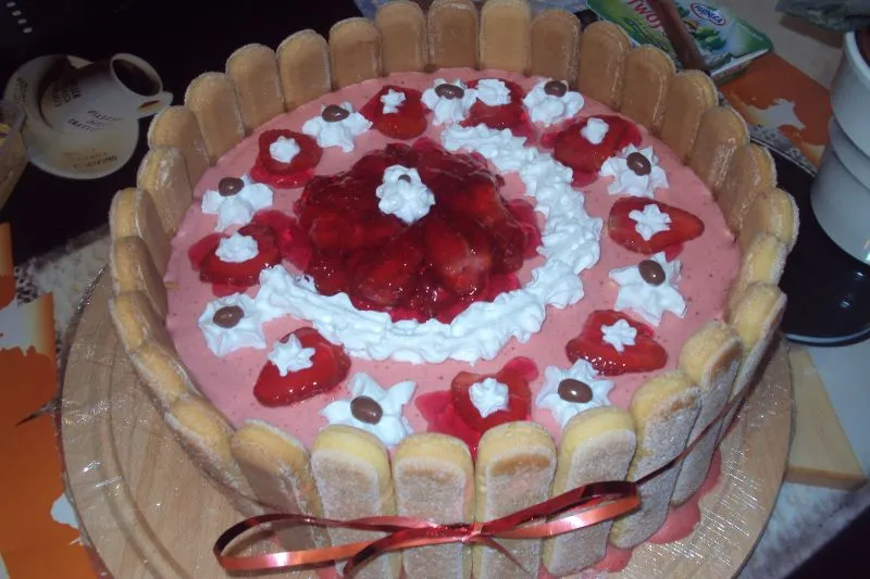 Świąteczny torcik truskawkowy