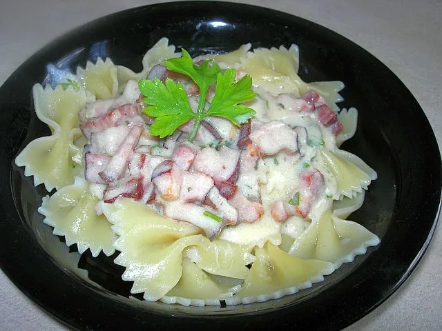 Farfalle z sosem