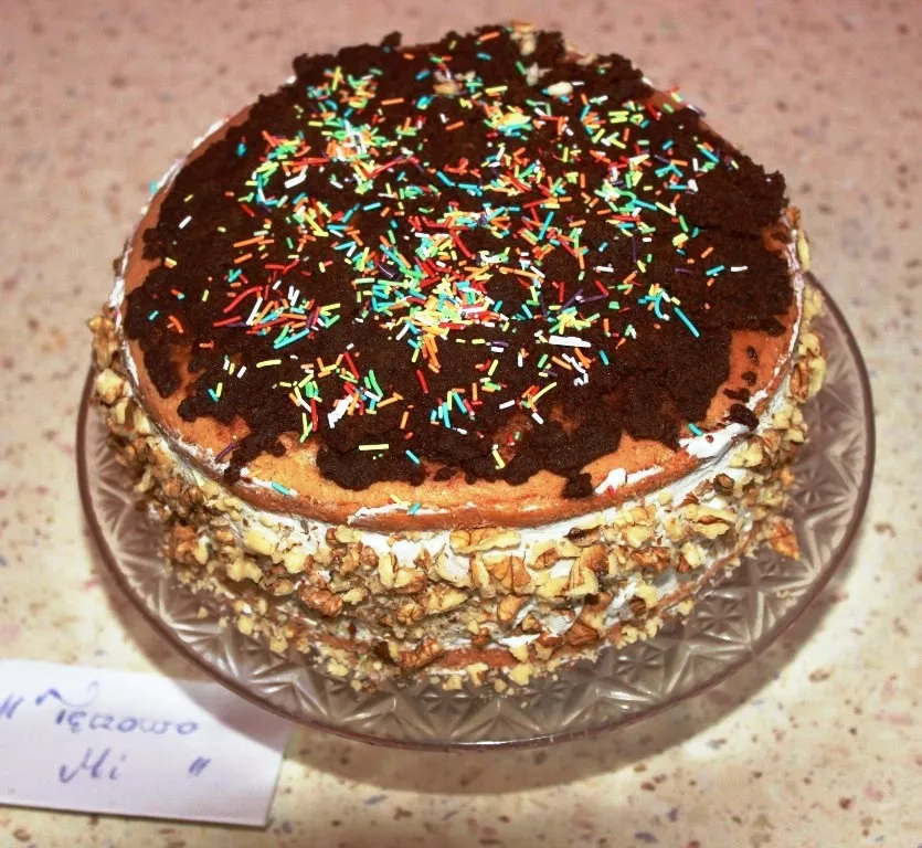Tort z jabłkami i śmietaną