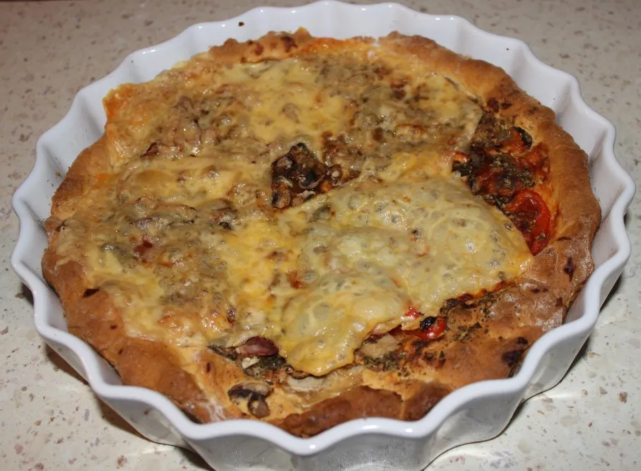 Quiche z pieczarkami i papryką