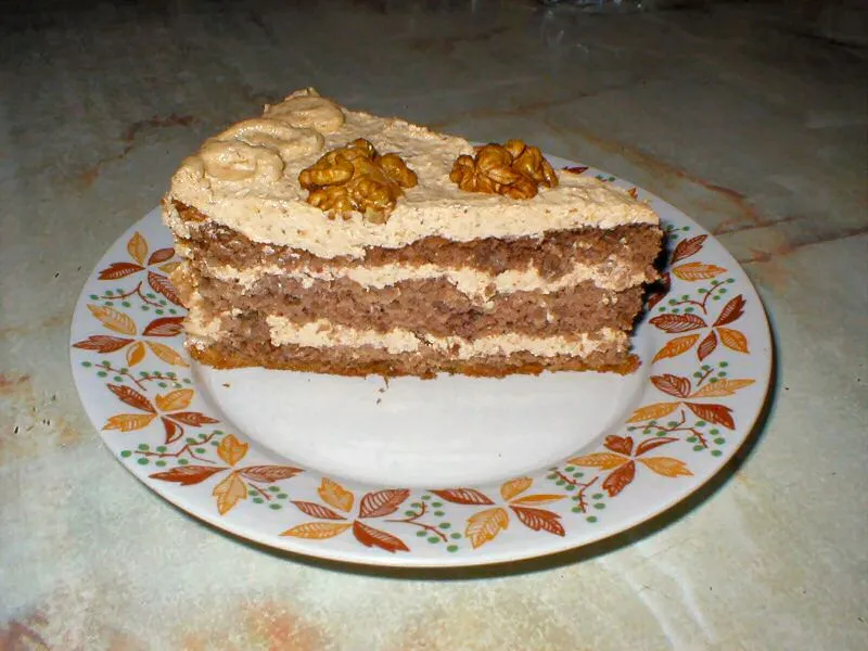 Tort biszkoptowo-orzechowy