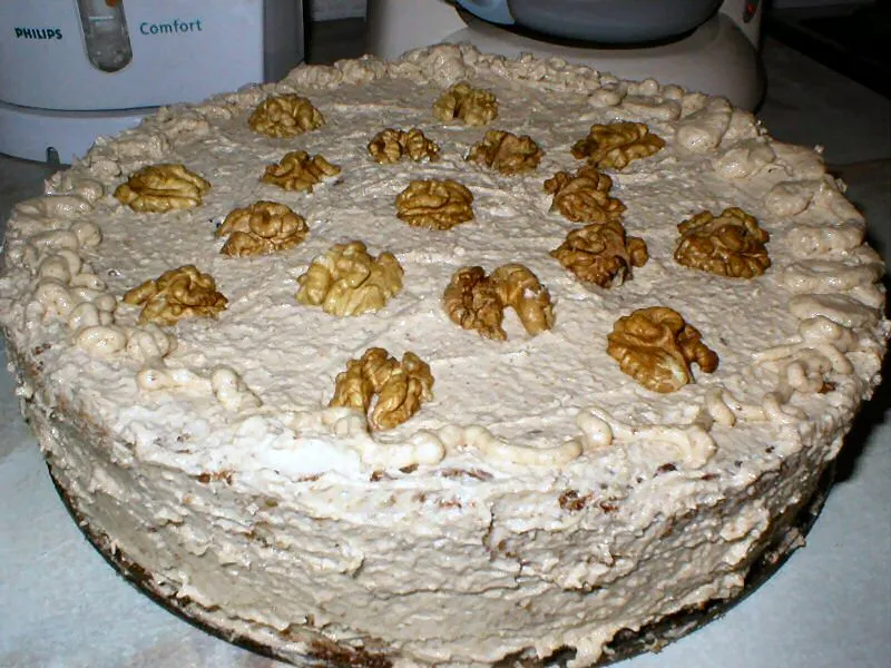 Tort biszkoptowo-orzechowy