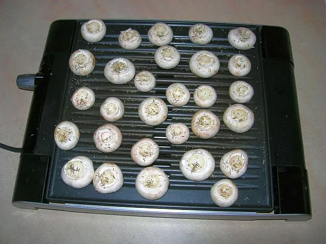Grillowane pieczarki w tymianku