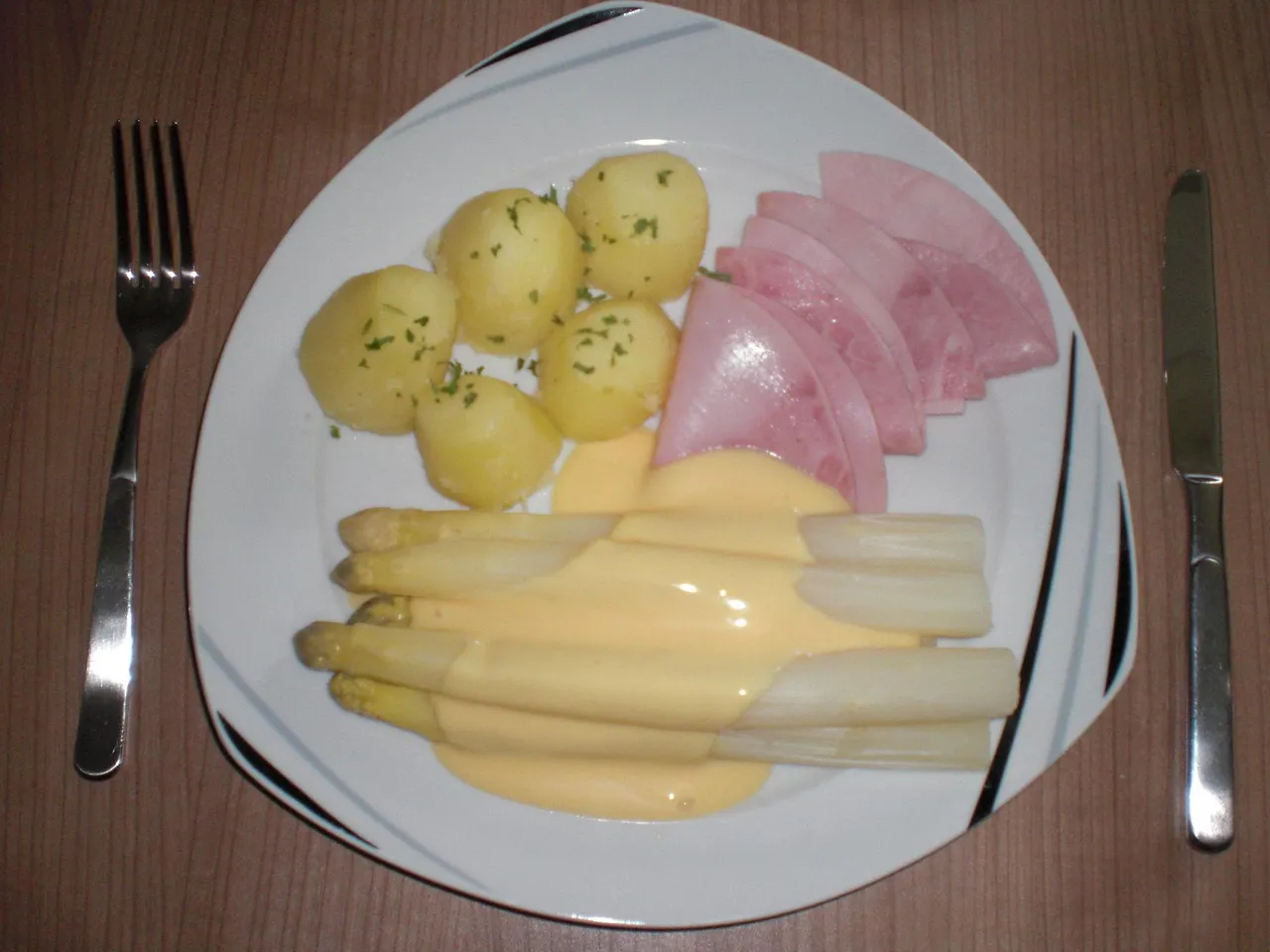 Szparagi w sosie holenderskim