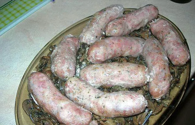 Biała kiełbasa z pieczarkami
