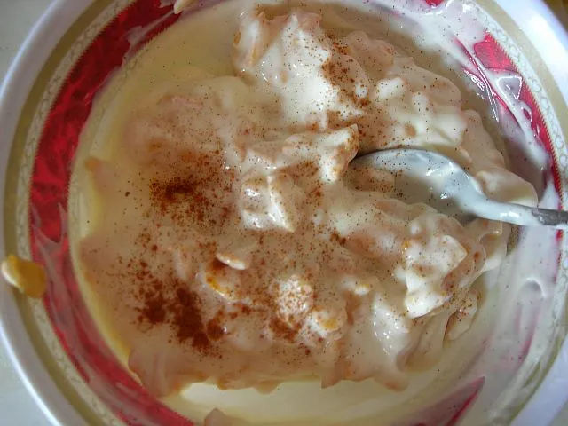 Jogurt naturalny z płatkami