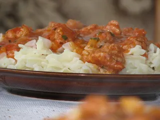 Makaron z mięsem mielonym w sosie pomidorowym - 1