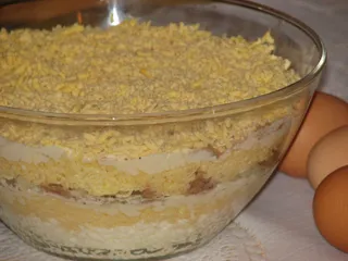 Warstwowa sałatka z tuńczyka - 2