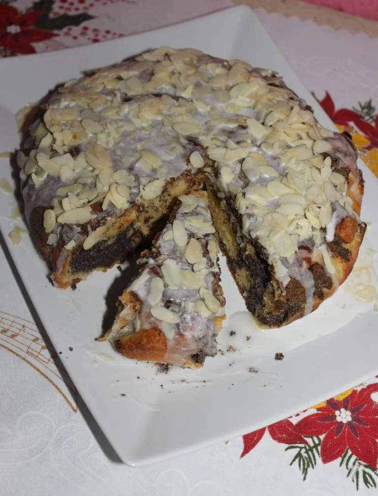 Makowiec drożdżowy